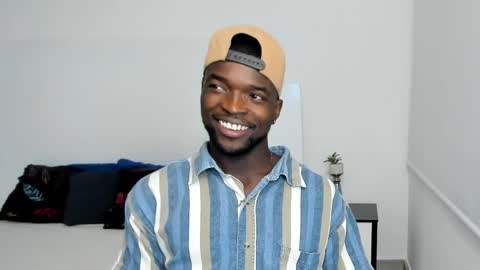 Snapshot of dylantaylor_1 chatting on February 15, 4:14 am Dylan Taylor online show from February 15, 4:14 am