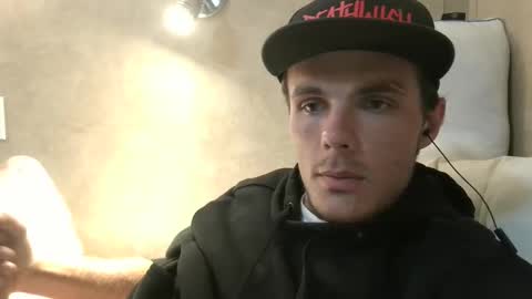 Snapshot of dylp400 chatting on February 12, 11:07 am dylp400 online show from February 12, 11:07 am