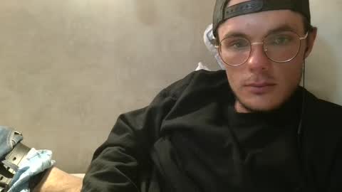 Snapshot of dylp400 chatting on February 15, 2:22 pm dylp400 online show from February 15, 2:22 pm