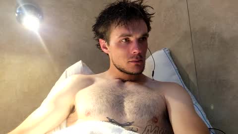 Snapshot of dylp400 chatting on February 19, 4:44 am dylp400 online show from February 19, 4:44 am