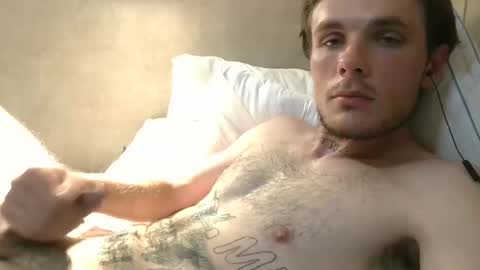 Snapshot of dylp400 chatting on February 19, 6:54 pm dylp400 online show from February 19, 6:54 pm