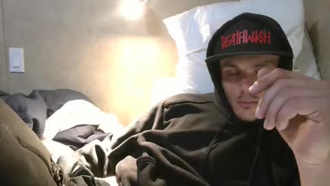 Snapshot of dylp400 chatting on February 21, 9:24 am dylp400 online show from February 21, 9:24 am