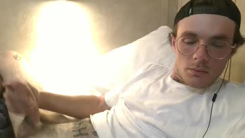 Snapshot of dylp400 chatting on March 3, 11:44 am dylp400 online show from March 3, 11:44 am