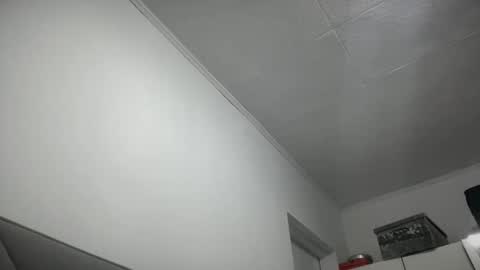 Snapshot of dzigi998 chatting on February 22, 6:39 pm dzigi998 online show from February 22, 6:39 pm