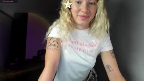 Snapshot of e___lisa chatting on December 22, 3:11 am fansly - yourbestbaby online show from December 22, 3:11 am