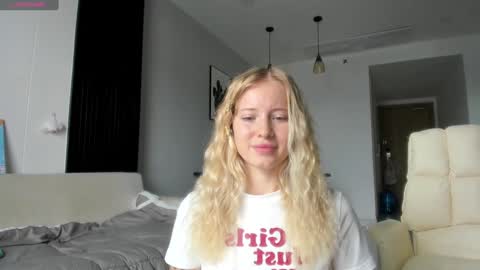 Snapshot of e___lisa chatting on January 3, 5:06 am fansly - yourbestbaby online show from January 3, 5:06 am