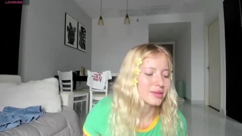 Snapshot of e___lisa chatting on January 5, 4:58 am fansly - yourbestbaby online show from January 5, 4:58 am