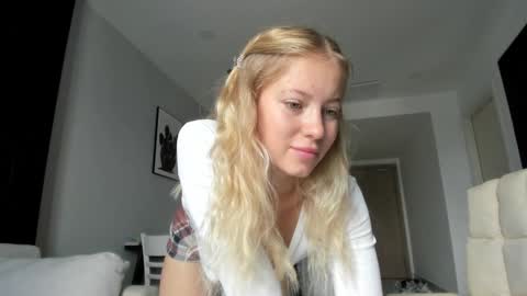 Snapshot of e___lisa chatting on January 26, 2:35 am fansly - yourbestbaby online show from January 26, 2:35 am