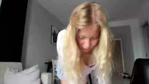 Snapshot of e___lisa chatting on February 14, 3:11 am fansly - yourbestbaby online show from February 14, 3:11 am