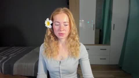 Snapshot of e___lisa chatting on September 22, 3:52 am fansly - yourbestbaby online show from September 22, 3:52 am