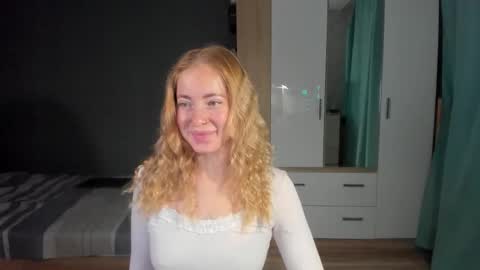 Snapshot of e___lisa chatting on October 3, 3:58 am fansly - yourbestbaby online show from October 3, 3:58 am