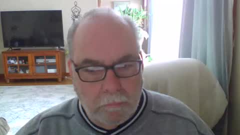 earl52 online show from March 1, 5:04 pm
