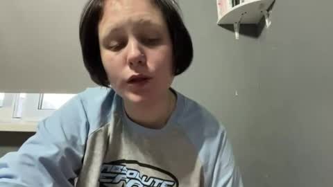 Snapshot of earthascritchfield chatting on April 13, 4:01 pm Rina online show from April 13, 4:01 pm