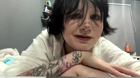 Snapshot of earthascritchfield chatting on April 19, 6:10 pm Rina online show from April 19, 6:10 pm
