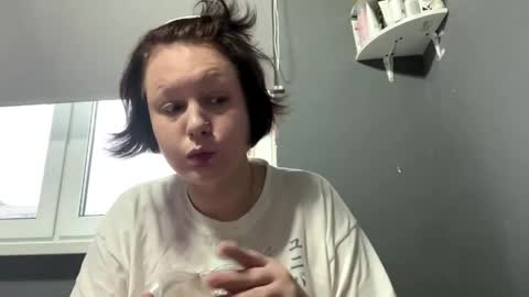 Snapshot of earthascritchfield chatting on April 23, 3:58 pm Rina online show from April 23, 3:58 pm