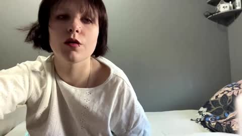 Snapshot of earthascritchfield chatting on April 25, 7:22 am Rina online show from April 25, 7:22 am