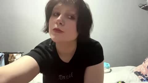 Snapshot of earthascritchfield chatting on April 28, 5:18 pm Rina online show from April 28, 5:18 pm
