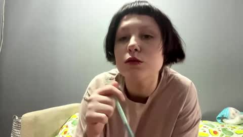 Snapshot of earthascritchfield chatting on May 1, 8:08 am Rina online show from May 1, 8:08 am