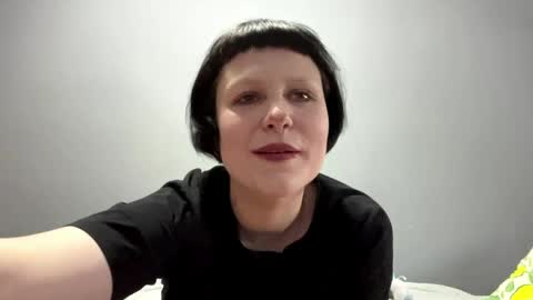 Snapshot of earthascritchfield chatting on May 12, 4:04 pm Rina online show from May 12, 4:04 pm