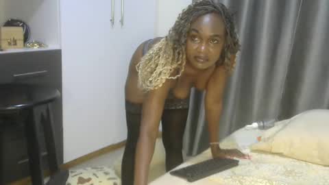 east_queen online show from January 9, 10:52 pm