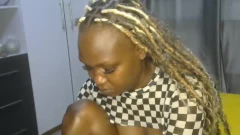 east_queen online show from January 18, 10:17 am