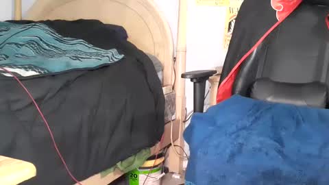 TWITTER   INSTAGRAM    easybreezy20   ONLINE 1230 AM TO 7AM online show from December 15, 7:24 am