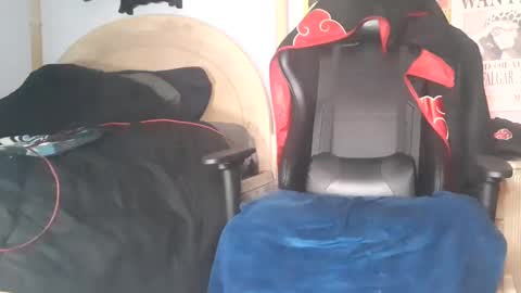 TWITTER   INSTAGRAM    easybreezy20   ONLINE 1230 AM TO 7AM online show from January 29, 7:46 am