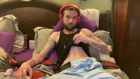 Snapshot of easytrippy69 chatting on November 16, 10:04 pm Easytrippy69 online show from November 16, 10:04 pm