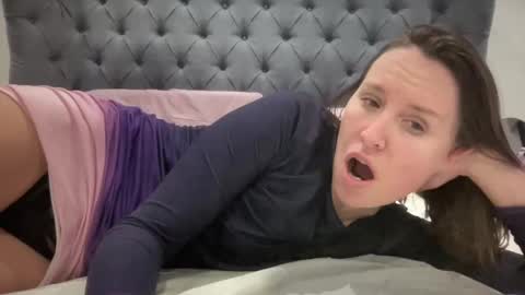 Nadia Ferreira  online show from February 10, 8:10 pm