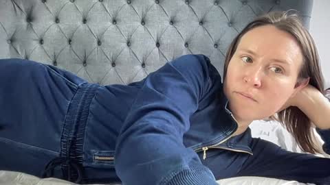 Nadia Ferreira  online show from November 12, 10:48 am