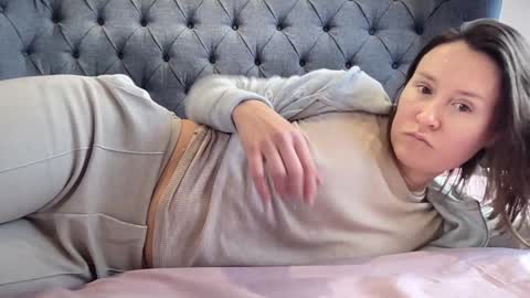 Nadia Ferreira  online show from December 1, 10:42 am