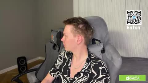 Snapshot of eaton_ chatting on June 13, 1:09 pm eaton_ online show from June 13, 1:09 pm