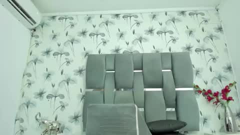 ebanolily online show from February 18, 2:35 pm