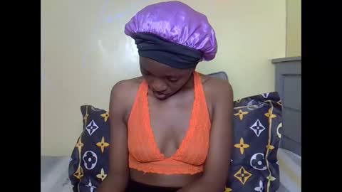 Snapshot of eboniana chatting on April 28, 3:00 am eboniana online show from April 28, 3:00 am