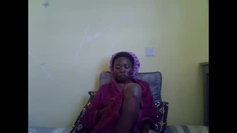 Snapshot of eboniana chatting on May 2, 9:47 am eboniana online show from May 2, 9:47 am