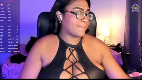 Snapshot of ebony__queen2 chatting on June 12, 8:19 pm ebony__queen2 online show from June 12, 8:19 pm