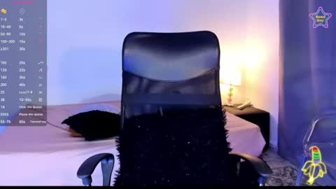Snapshot of ebony__queen2 chatting on June 15, 8:22 pm ebony__queen2 online show from June 15, 8:22 pm
