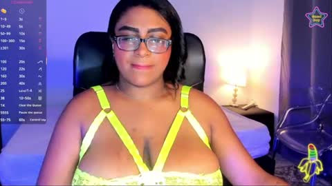 Snapshot of ebony__queen2 chatting on June 18, 8:57 pm ebony__queen2 online show from June 18, 8:57 pm