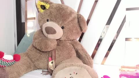 Luci  online show from December 3, 1:52 am