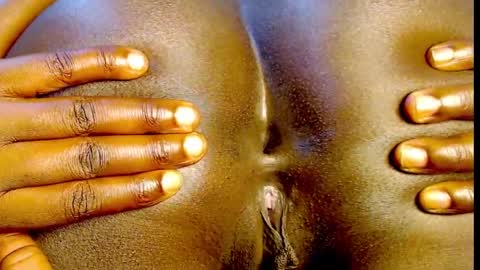 Snapshot of ebony_choco2 chatting on January 16, 5:44 pm ebony choco2 online show from January 16, 5:44 pm