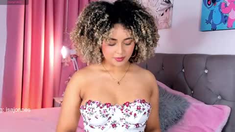 Snapshot of ebony_curly2 chatting on April 26, 6:05 pm isa online show from April 26, 6:05 pm