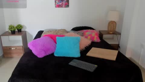 ebony_cute9 online show from April 25, 7:00 pm