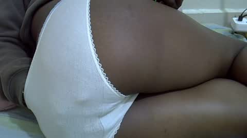 ebony_cuttey30 online show from June 18, 6:13 am