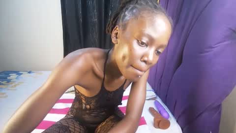 Snapshot of ebony_desire1 chatting on May 19, 4:52 am Desire online show from May 19, 4:52 am