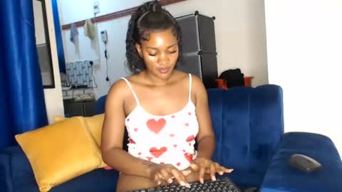 Snapshot of ebony_goddess080 chatting on June 19, 10:02 pm Goddess online show from June 19, 10:02 pm