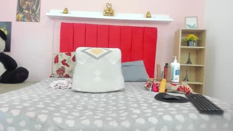 Snapshot of ebony_hot_sex1 chatting on January 11, 12:10 pm linda online show from January 11, 12:10 pm