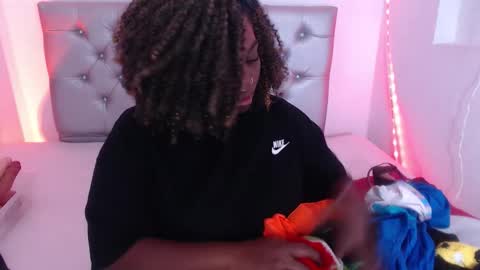 Snapshot of ebony_neighbormoans chatting on September 28, 3:34 am LINA online show from September 28, 3:34 am
