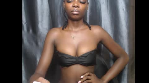 Ella online show from March 13, 9:10 pm
