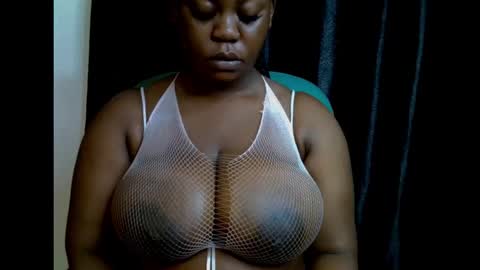 Snapshot of ebony_plumx12 chatting on September 25, 8:18 am Prisy online show from September 25, 8:18 am