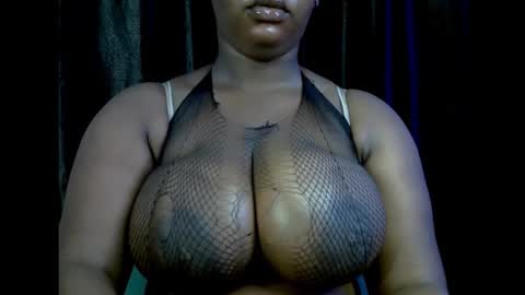 Snapshot of ebony_plumx12 chatting on October 7, 7:38 am Prisy online show from October 7, 7:38 am